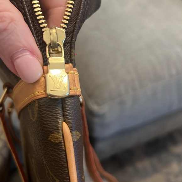 Louis Vuitton Monogram Sac Coussin GM - Picture 5 of 9